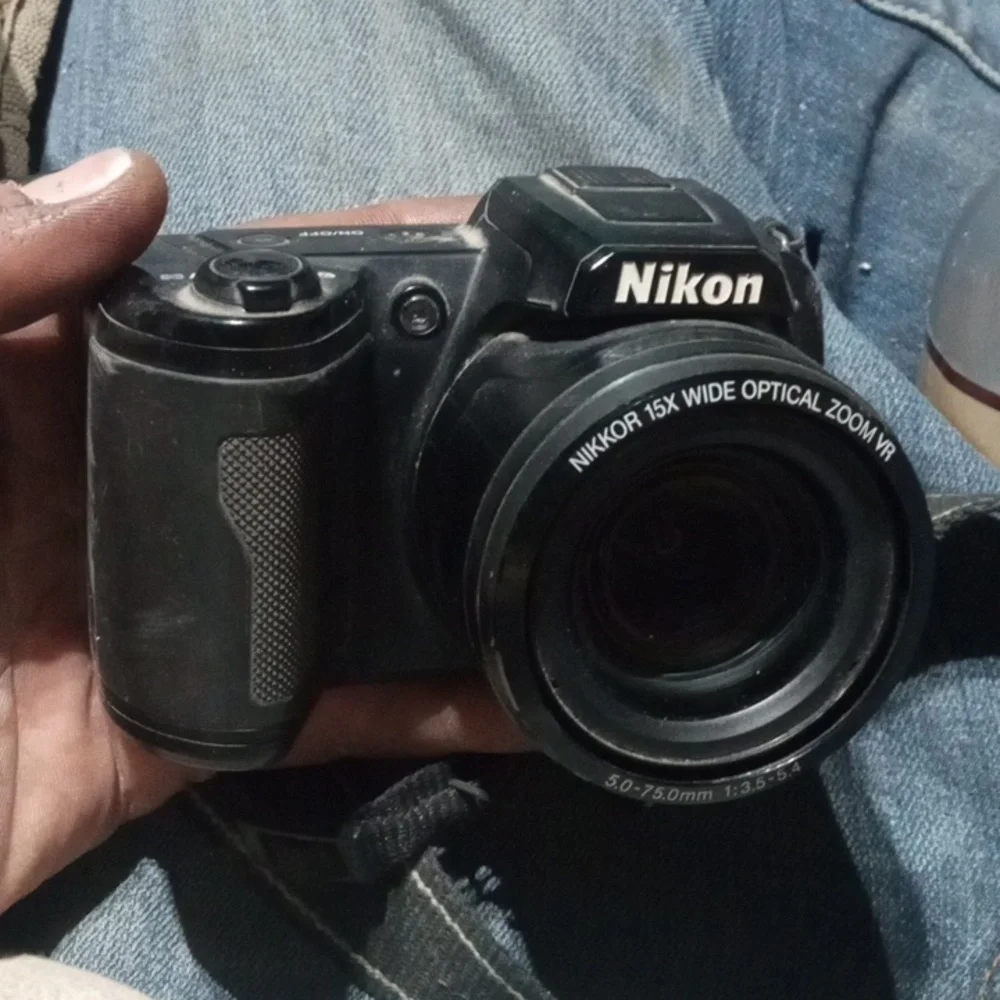 Nikon COOLPIX L105 Camera NIKKOR 15Xwide optical zoomVR